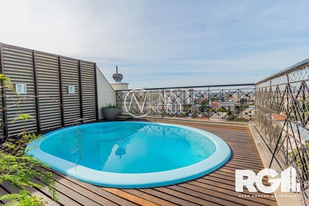 Cobertura à venda com 3 quartos, 188m², 1 suíte, 2 vagas, Rua Alberto Silva no bairro Vila Ipiranga em Porto Alegre