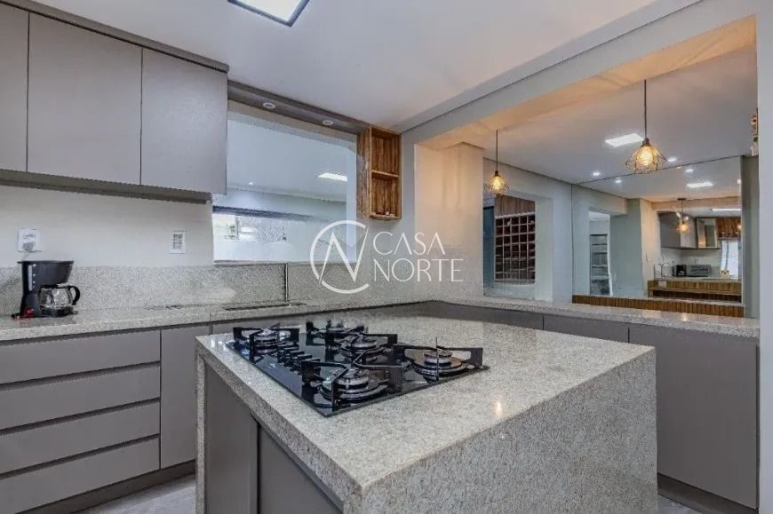 Casa à venda com 3 quartos, 199m², 1 suíte, 3 vagas, Alameda Três de Outubro no bairro Ecoville em Porto Alegre