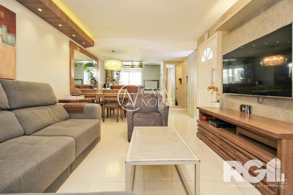 Casa de Condomínio à venda com 3 quartos, 146m², 1 suíte, 2 vagas, Rua Augusto Attílio Giordani no bairro São Sebastião em Porto Alegre