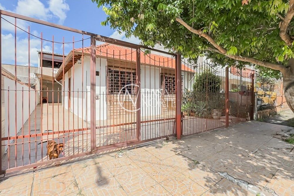 Casa à venda com 2 quartos, 200m², 1 suíte, 3 vagas, Breno Arruda no bairro Santa Maria Goretti em Porto Alegre