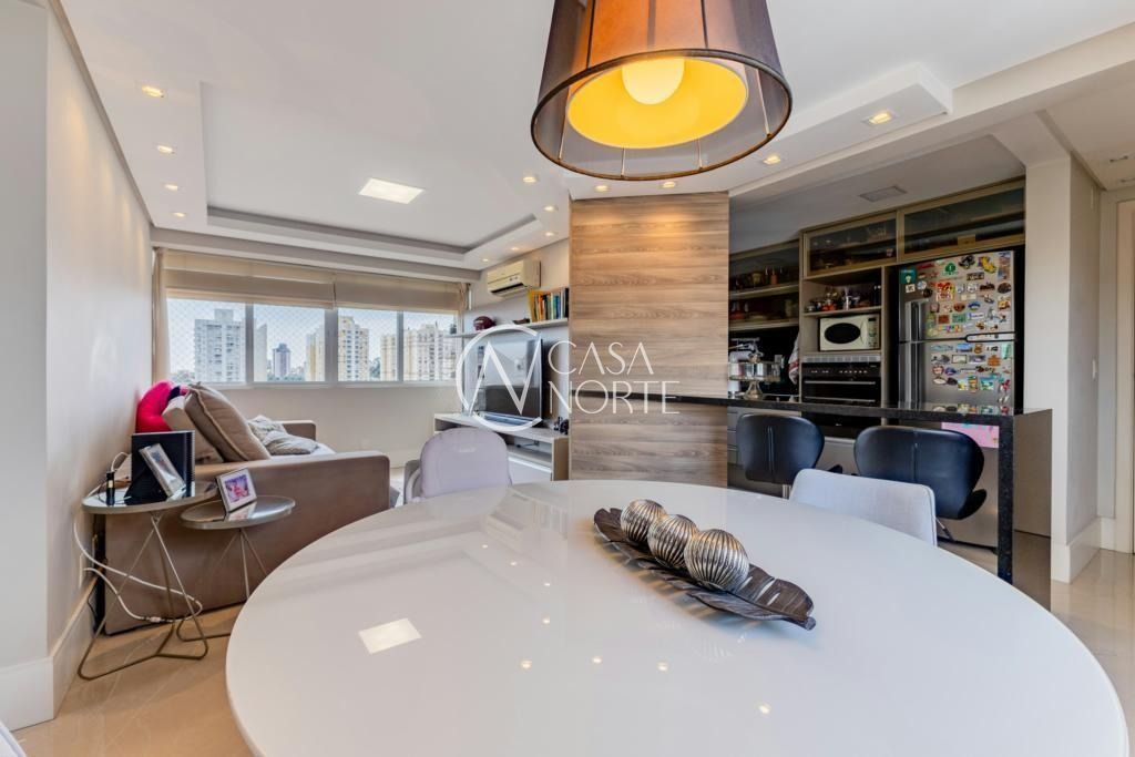 Apartamento à venda com 2 quartos, 65m², 1 suíte, 2 vagas, Rua Roque Calage no bairro Passo da Areia em Porto Alegre