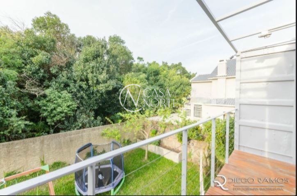 Casa à venda com 3 quartos, 333m², 1 suíte, 2 vagas, Fernando Osorio no bairro Teresópolis em Porto Alegre
