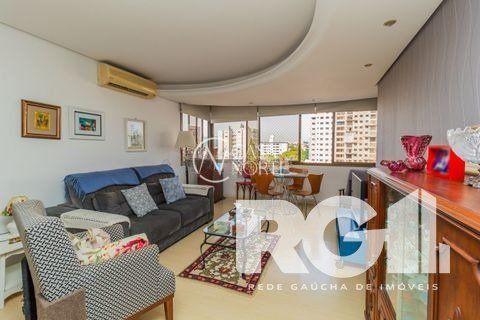 Cobertura à venda com 3 quartos, 188m², 1 suíte, 2 vagas, Rua Alberto Silva no bairro Vila Ipiranga em Porto Alegre