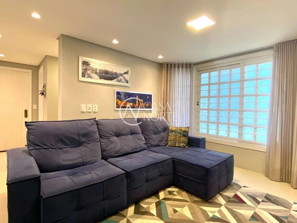 Casa à venda com 3 quartos, 336m², 2 suítes, 4 vagas, Rua Walt Disney no bairro São Sebastião em Porto Alegre