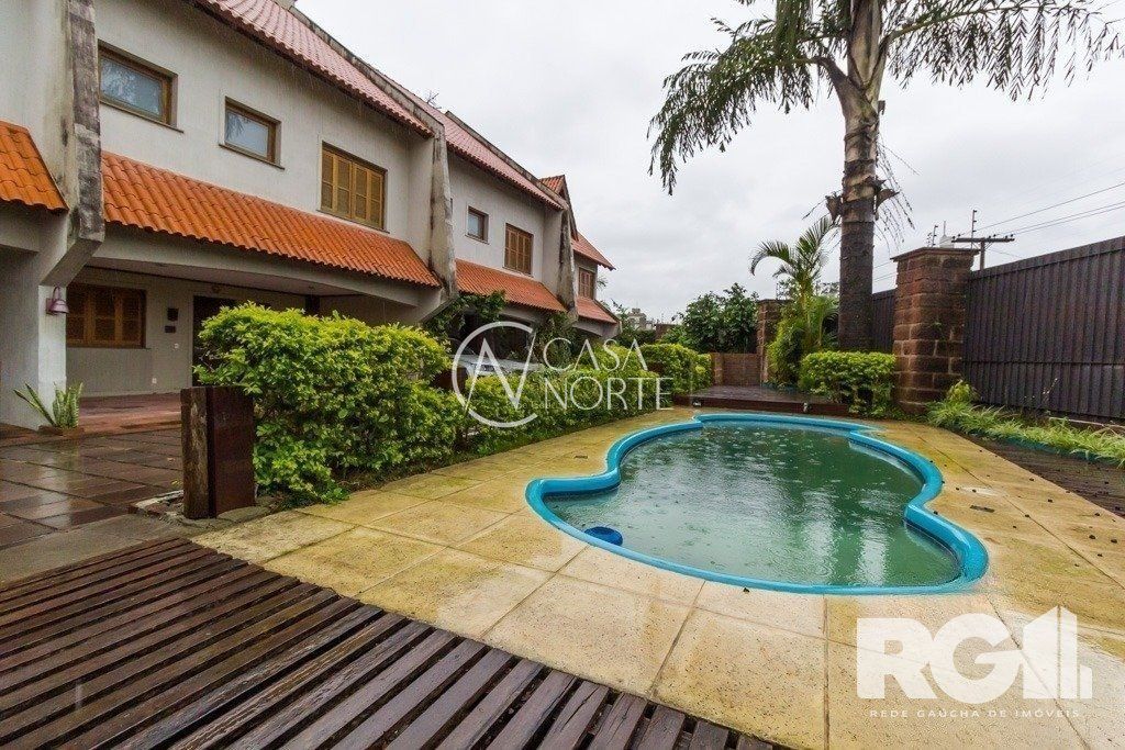 Casa de Condomínio à venda com 3 quartos, 239m², 1 suíte, 2 vagas, Rua Gilberto Laste no bairro Santa Tereza em Porto Alegre