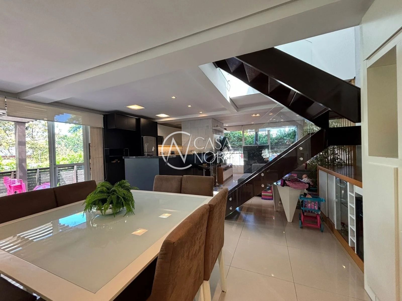 Casa de Condomínio à venda com 3 quartos, 194m², 1 suíte, 4 vagas, Rua Conselheiro Xavier da Costa no bairro Ipanema em Porto Alegre