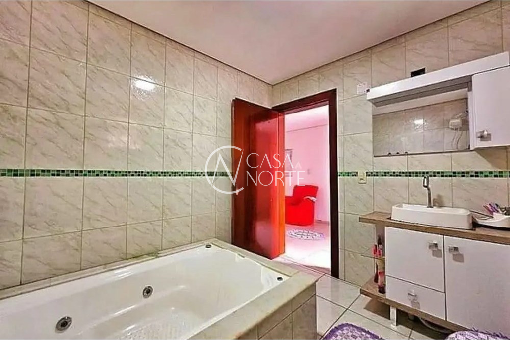 Casa à venda com 2 quartos, 165m², 2 vagas, Rua Erny Ludwig no bairro Mário Quintana em Porto Alegre