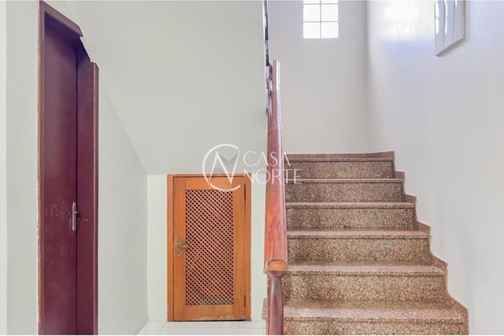 Casa à venda com 5 quartos, 208m², 1 suíte, 2 vagas, Vicente Celestino no bairro Rubem Berta em Porto Alegre