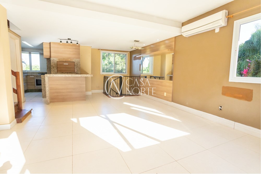 Casa de Condomínio à venda com 3 quartos, 230m², 1 suíte, 2 vagas, Rua Vicenza no bairro Mário Quintana em Porto Alegre