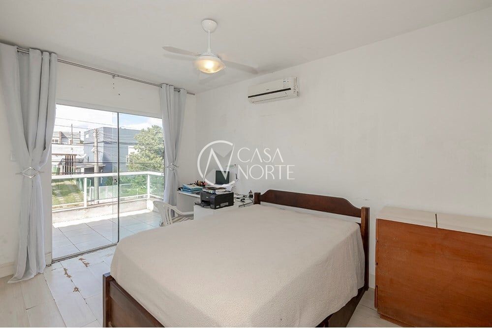 Casa à venda com 4 quartos, 132m², 2 suítes, 2 vagas, Rua Chácara das Nascentes no bairro Lomba do Pinheiro em Porto Alegre