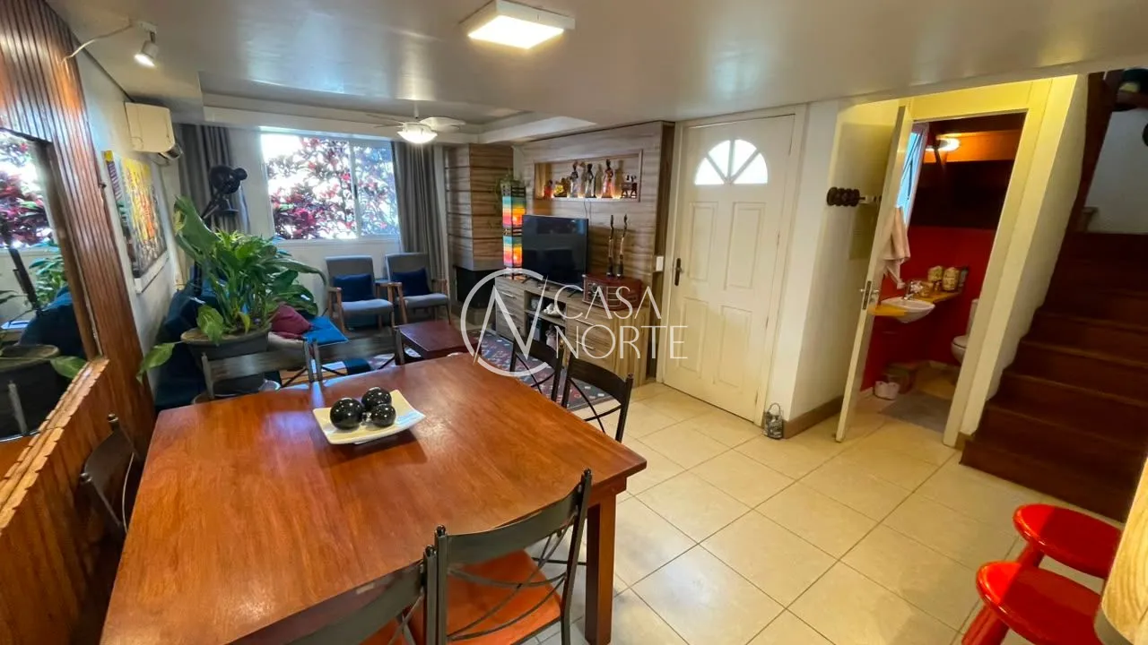 Casa de Condomínio à venda com 3 quartos, 149m², 1 suíte, 2 vagas, Rua Augusto Attílio Giordani no bairro Jardim Lindóia em Porto Alegre