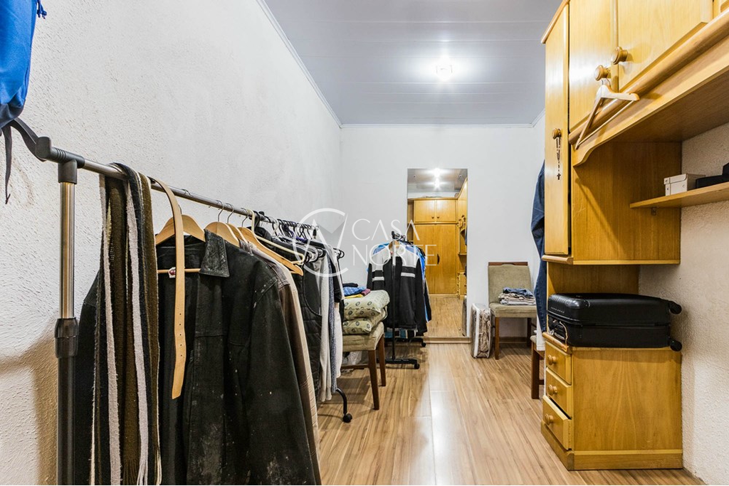 Casa à venda com 3 quartos, 180m², 1 suíte, 2 vagas, Rua Francisca Lechner no bairro Rubem Berta em Porto Alegre