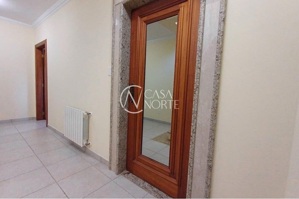 Casa à venda com 4 quartos, 738m², 4 vagas, Paissandu no bairro Partenon em Porto Alegre