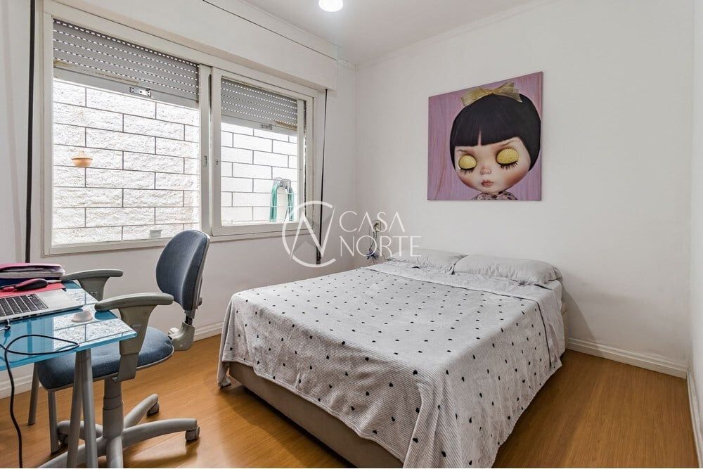 Casa à venda com 3 quartos, 190m², 1 suíte, 3 vagas, Ministro Oliveira Lima no bairro São Sebastião em Porto Alegre