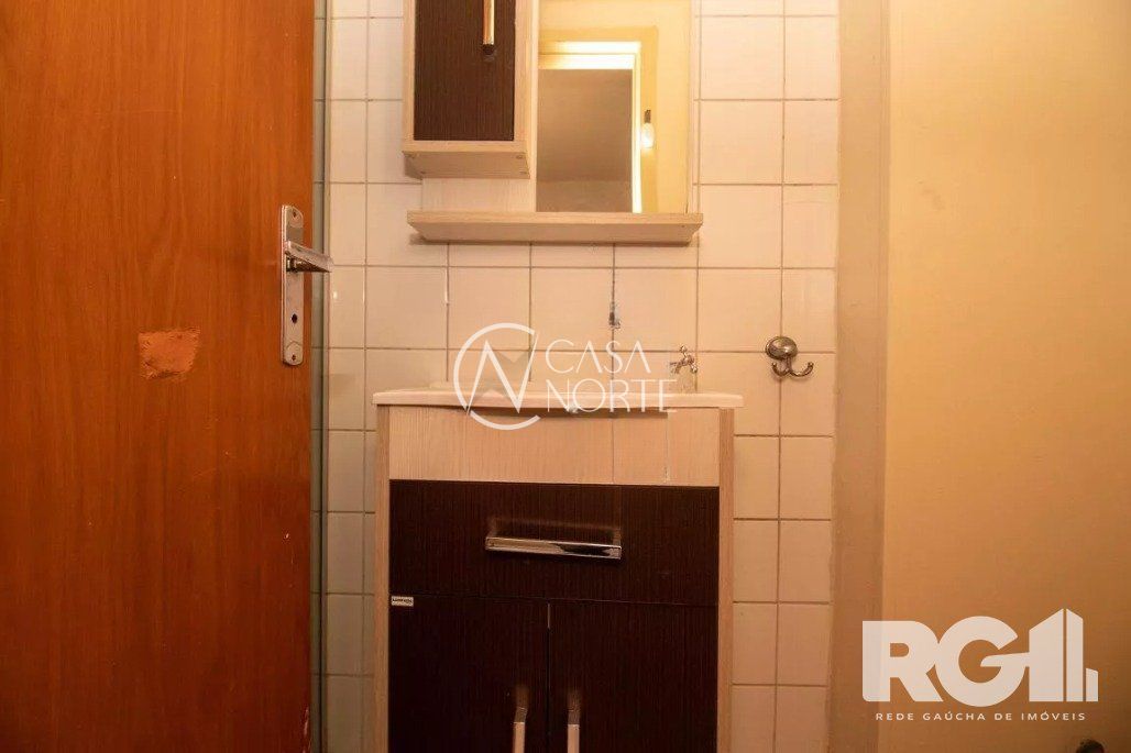 Apartamento à venda com 2 quartos, 39m², 2 vagas, Rua José Barcellos Garcia no bairro Rubem Berta em Porto Alegre