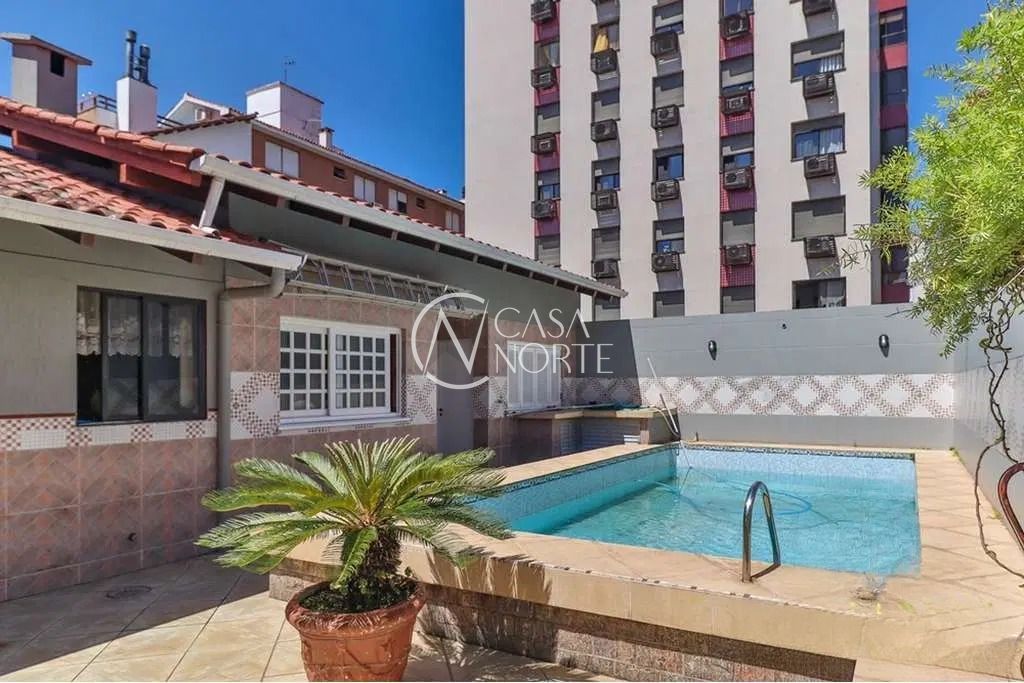 Casa à venda com 5 quartos, 325m², 1 suíte, 5 vagas, Rua Irmão Augusto no bairro Jardim Lindóia em Porto Alegre