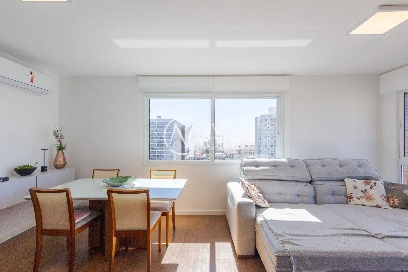 Apartamento à venda com 3 quartos, 94m², 3 suítes, 2 vagas, Rua Roque Calage no bairro Passo da Areia em Porto Alegre