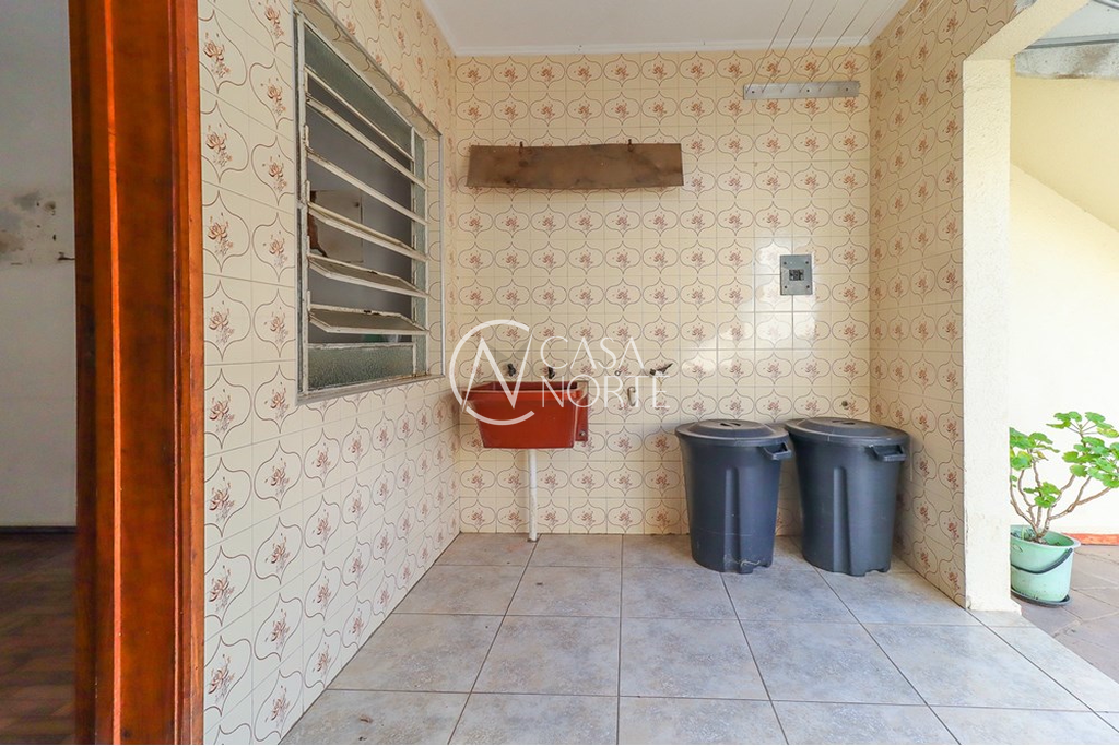 Casa à venda com 3 quartos, 200m², 5 vagas, Sapé no bairro Vila Ipiranga em Porto Alegre
