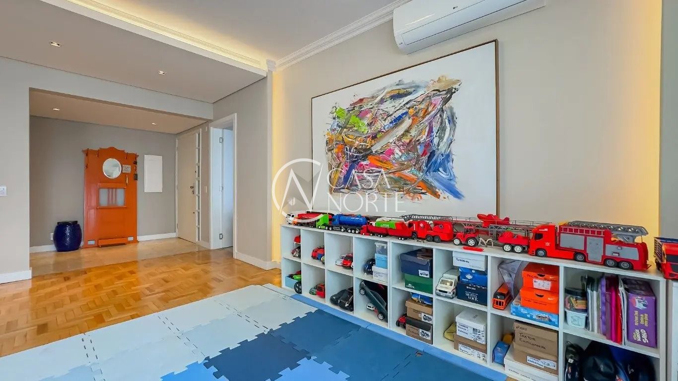 Apartamento à venda com 3 quartos, 169m², 2 suítes, 1 vaga, Rua Garibaldi no bairro Independência em Porto Alegre