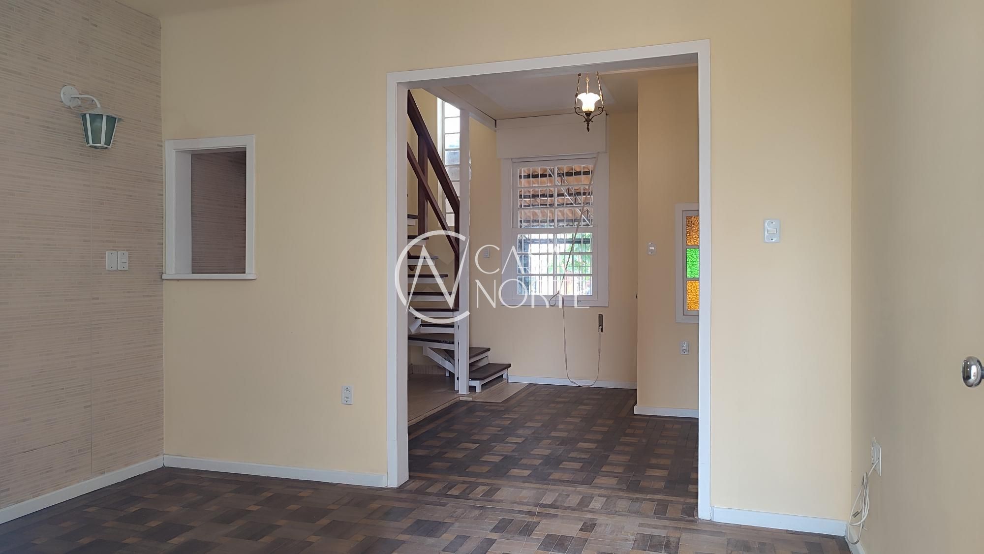 Casa à venda com 3 quartos, 146m², 1 vaga, Rua Conselheiro Travassos no bairro São Geraldo em Porto Alegre