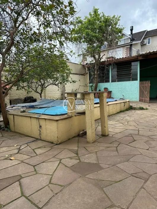 Casa à venda com 3 quartos, 165m², 1 suíte, 2 vagas, Rua Augusto Attílio Giordani no bairro São Sebastião em Porto Alegre