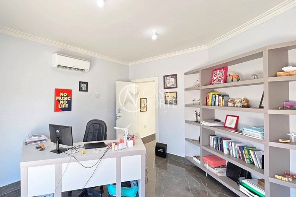Casa à venda com 2 quartos, 170m², 2 suítes, 2 vagas, Monsenhor Augusto Dalvit no bairro Hípica em Porto Alegre
