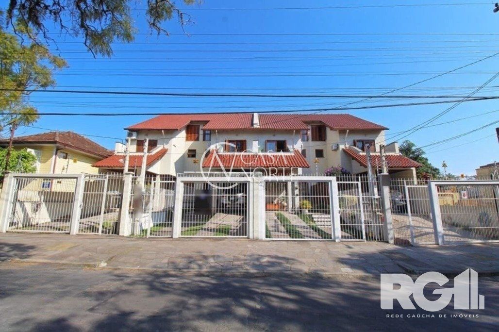 Casa à venda com 3 quartos, 225m², 1 suíte, 2 vagas, Rua Coronel João Pacheco de Freitas no bairro Jardim Planalto em Porto Alegre