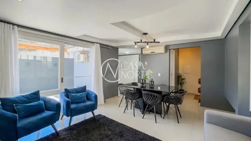 Casa de Condomínio à venda com 4 quartos, 248m², 1 suíte, 2 vagas, Rua Conde da Figueira no bairro Chácara das Pedras em Porto Alegre