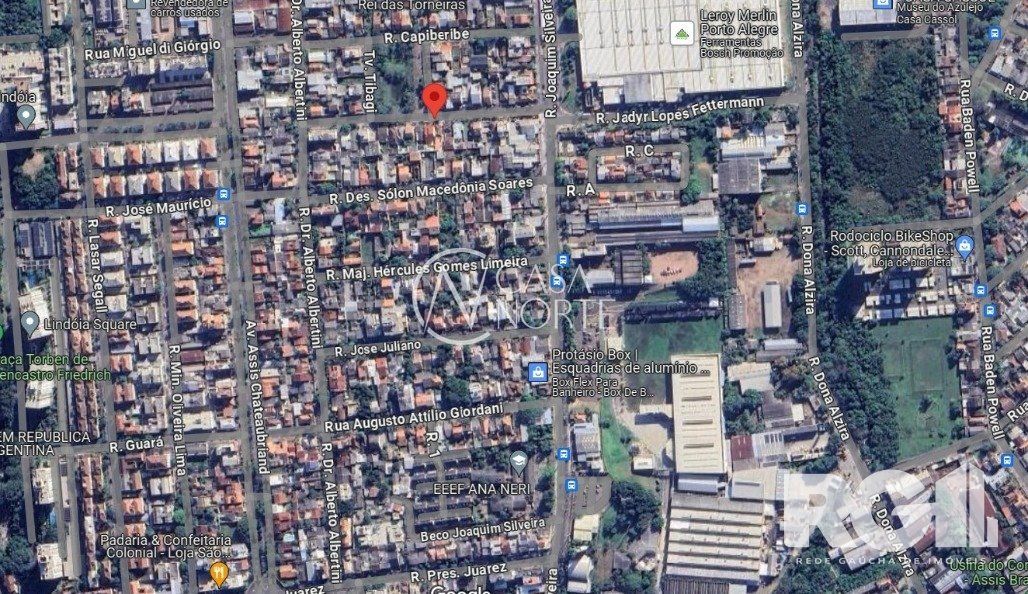 Casa à venda com 3 quartos, 229m², 1 suíte, 2 vagas, Rua Beberibe no bairro São Sebastião em Porto Alegre