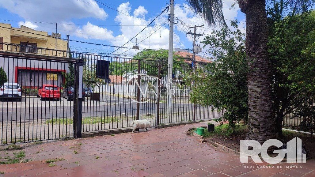 Casa à venda com 3 quartos, 157m², 3 vagas, Rua Zeferino Dias no bairro Sarandi em Porto Alegre
