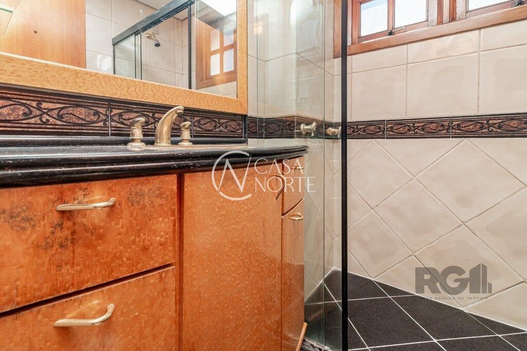 Apartamento à venda com 3 quartos, 118m², 1 suíte, 1 vaga, Barão de Cerro Largo no bairro Menino Deus em Porto Alegre