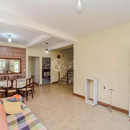 Casa à venda com 4 quartos, 197m², 1 suíte, 4 vagas, Rua Doutor Paulino Guerra no bairro Jardim Itu em Porto Alegre