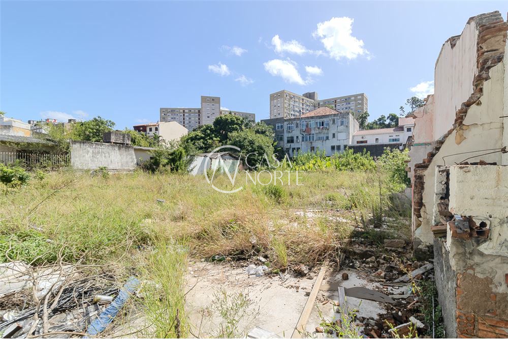 Terreno à venda , 1317m², Rua Teixeira de Freitas no bairro Santo Antônio em Porto Alegre