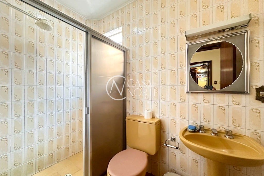 Casa à venda com 3 quartos, 285m², 1 suíte, 1 vaga, Passo da Pátria no bairro Bela Vista em Porto Alegre