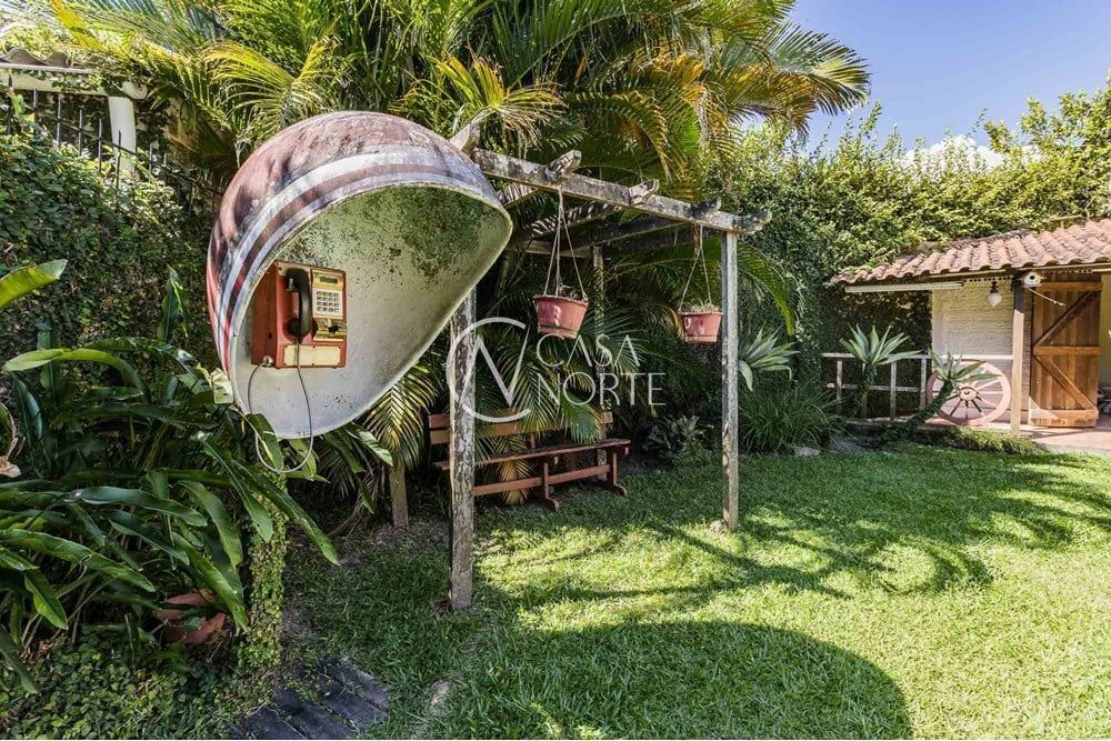 Casa à venda com 3 quartos, 235m², 1 suíte, 4 vagas, Avenida Guarujá no bairro Guarujá em Porto Alegre