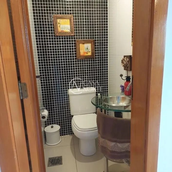 Casa à venda com 3 quartos, 312m², 1 suíte, 4 vagas, Rua Martin Luther King no bairro São Sebastião em Porto Alegre