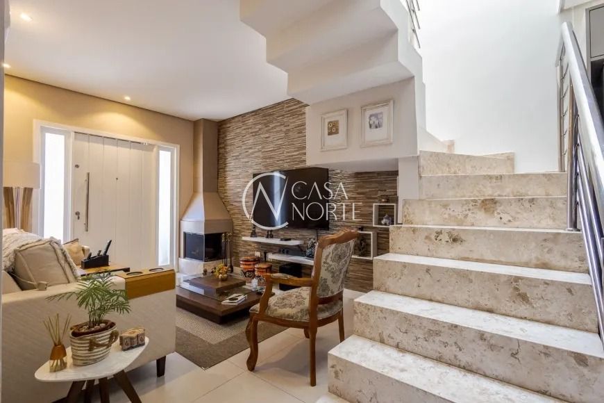 Casa à venda com 3 quartos, 134m², 3 suítes, 2 vagas, Rua Desembargador Almiro Cauduro no bairro Jardim Itu em Porto Alegre