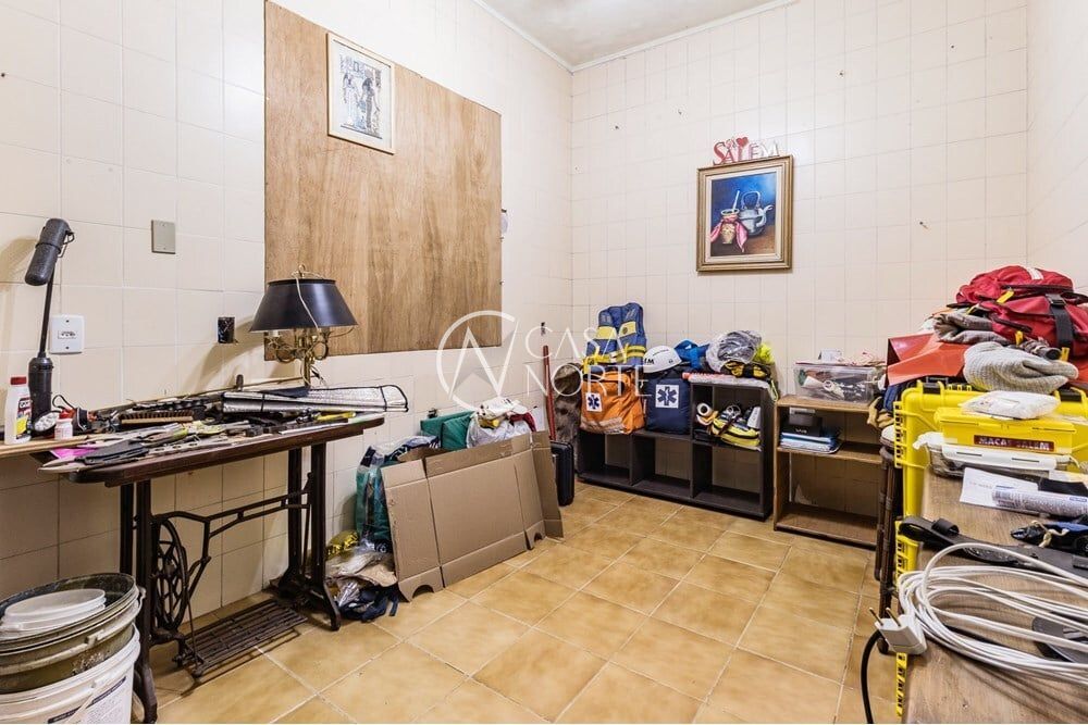 Casa à venda com 3 quartos, 260m², 1 suíte, 6 vagas, Guilherme Alves no bairro Partenon em Porto Alegre