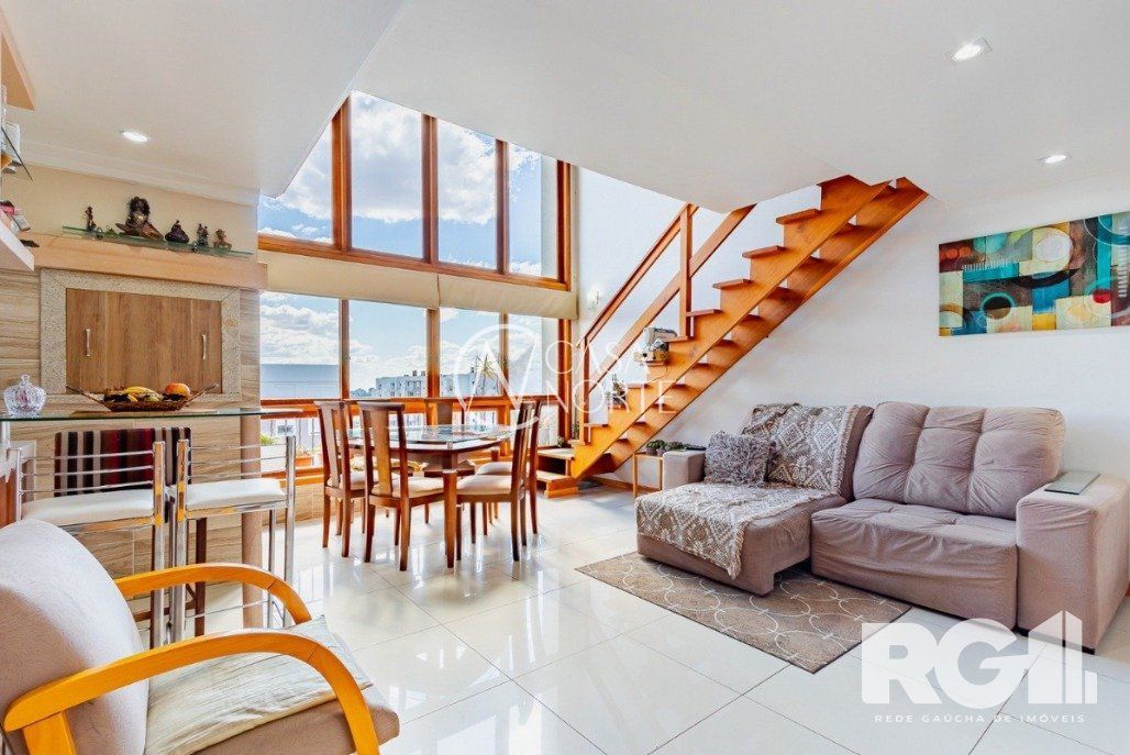 Duplex à venda com 3 quartos, 102m², 1 suíte, 2 vagas, Rua João Ernesto Schmidt no bairro Jardim Itu Sabará em Porto Alegre