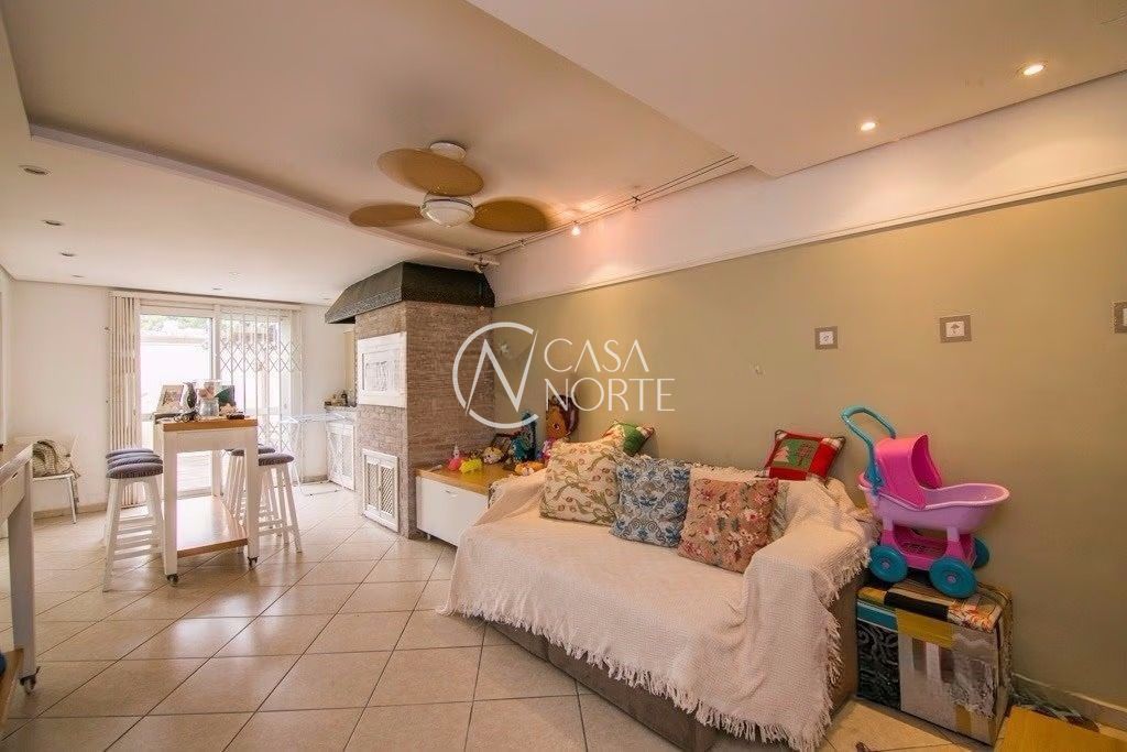 Casa à venda com 6 quartos, 430m², 1 suíte, 4 vagas, Avenida Assis Brasil no bairro Passo da Areia em Porto Alegre