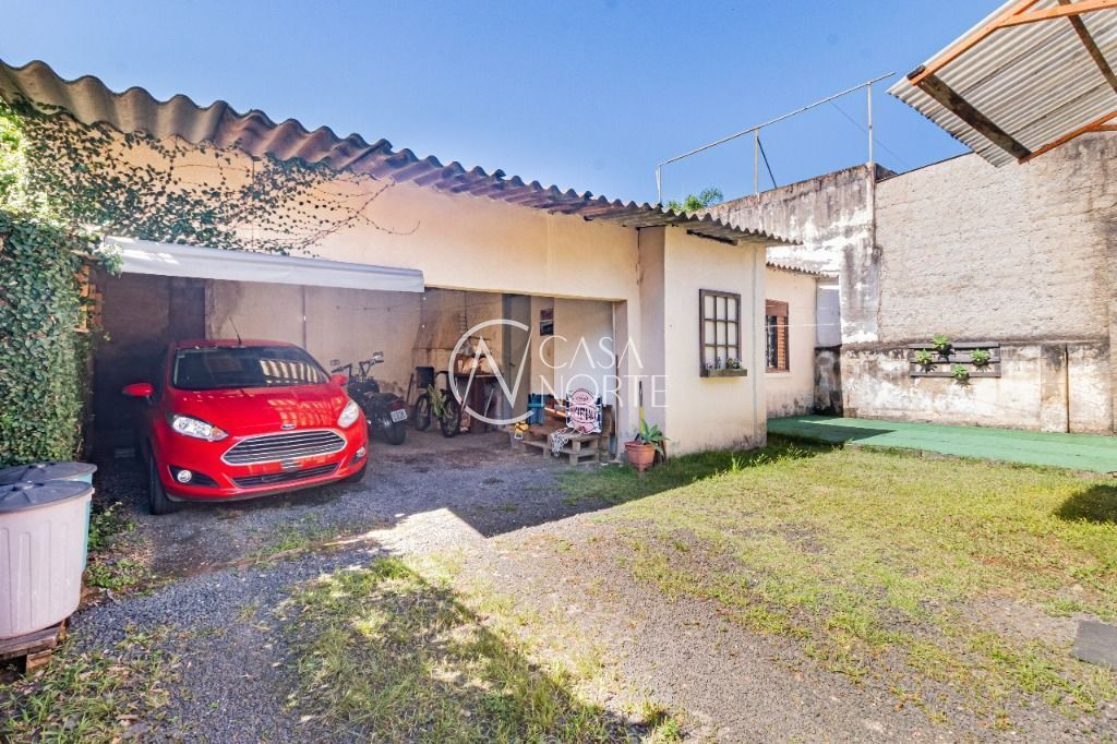 Casa à venda com 3 quartos, 300m², 1 suíte, 4 vagas, Atanásio Belmonte no bairro Boa Vista em Porto Alegre