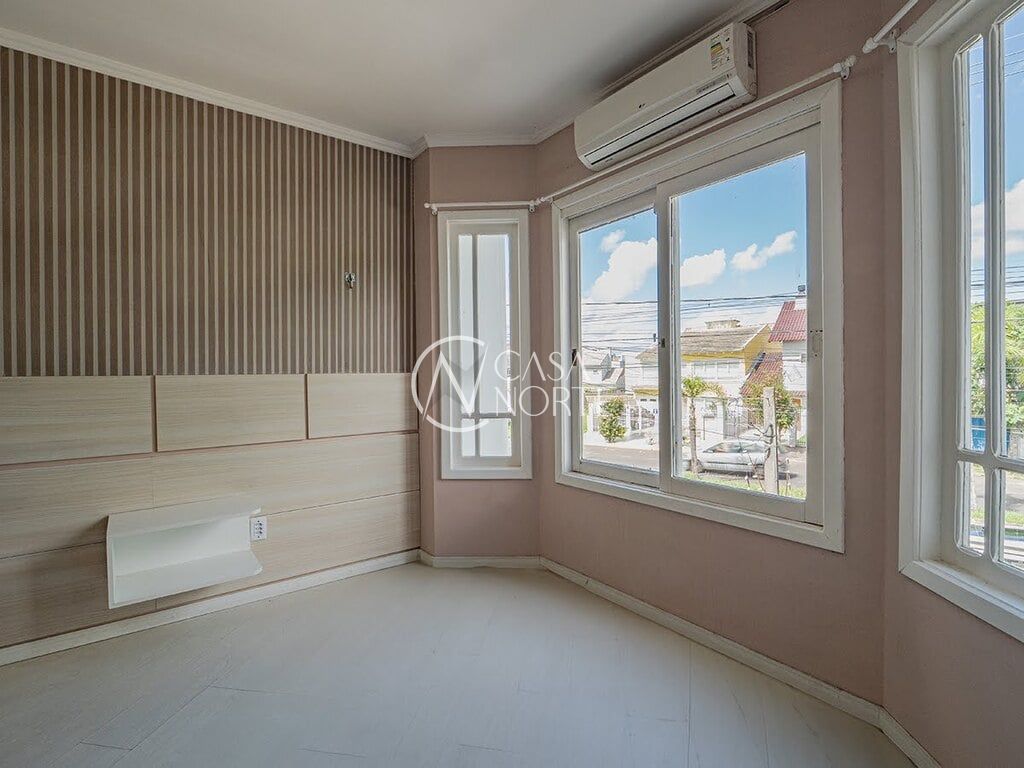 Casa à venda com 3 quartos, 224m², 1 suíte, 3 vagas, Ecoville no bairro Sarandi em Porto Alegre