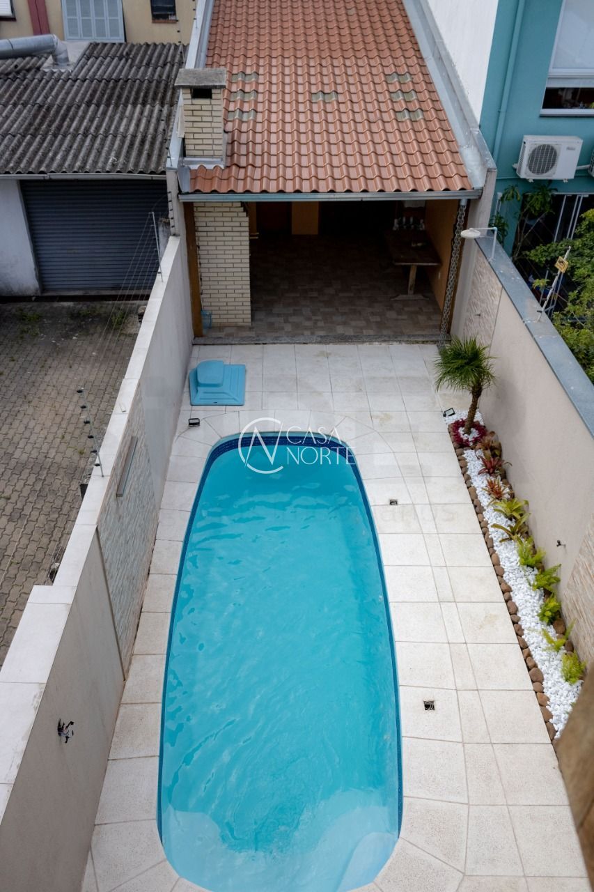 Casa à venda com 4 quartos, 110m², 1 suíte, 2 vagas, Rua Barão do Amazonas no bairro Partenon em Porto Alegre