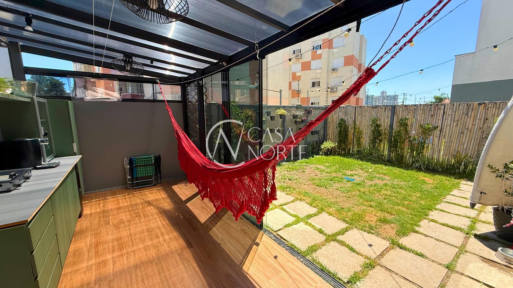 Casa de Condomínio à venda com 3 quartos, 210m², 3 suítes, 3 vagas, João Francisco Martins no bairro Jardim Planalto em Porto Alegre