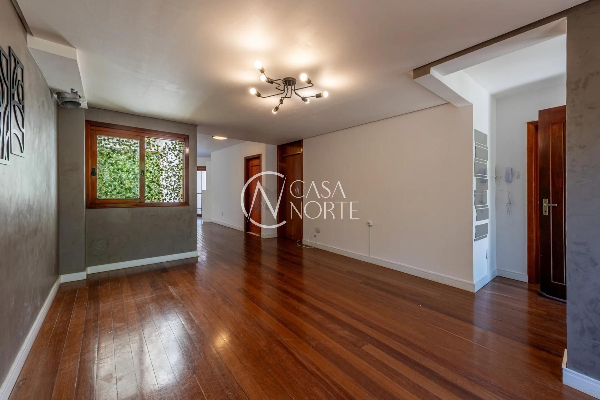 Casa de Condomínio à venda com 3 quartos, 271m², 1 suíte, 2 vagas, Avenida Jacuí no bairro Cristal em Porto Alegre