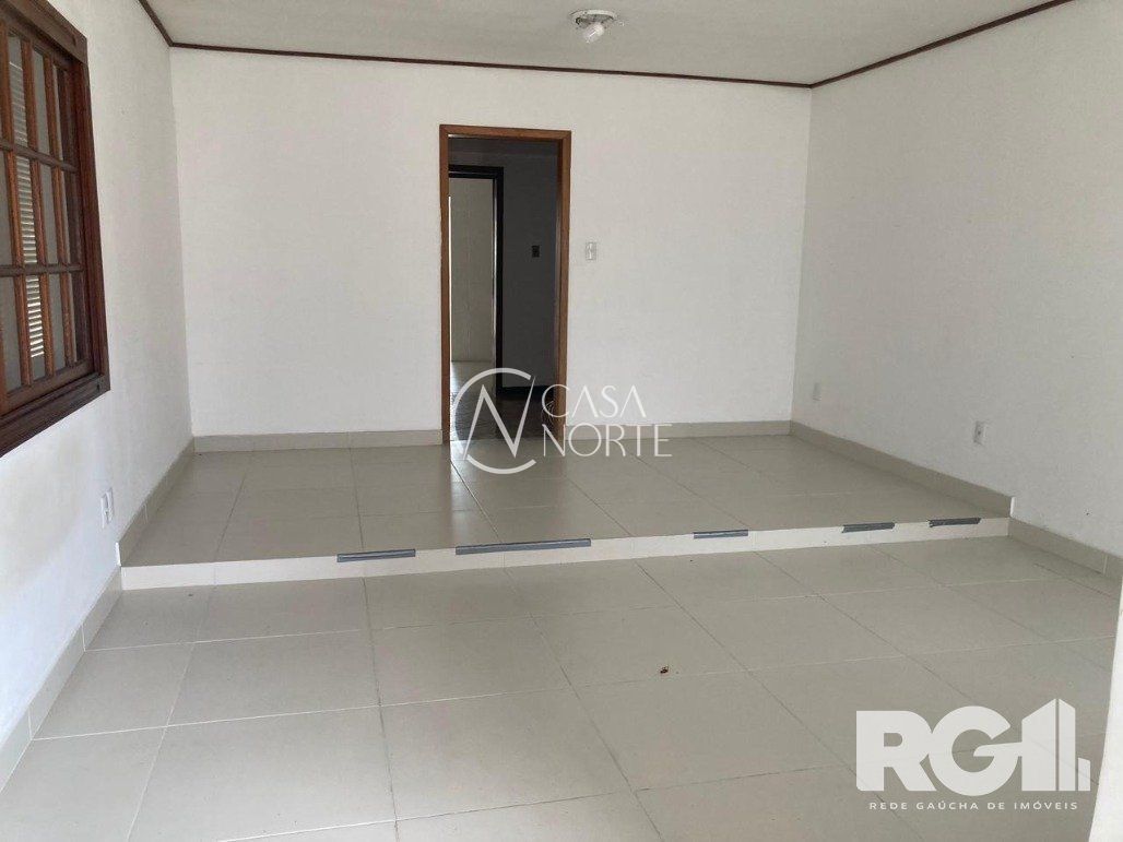 Casa à venda com 3 quartos, 425m², 1 suíte, 3 vagas, Rua General Pedro Bittencourt no bairro Passo da Areia em Porto Alegre