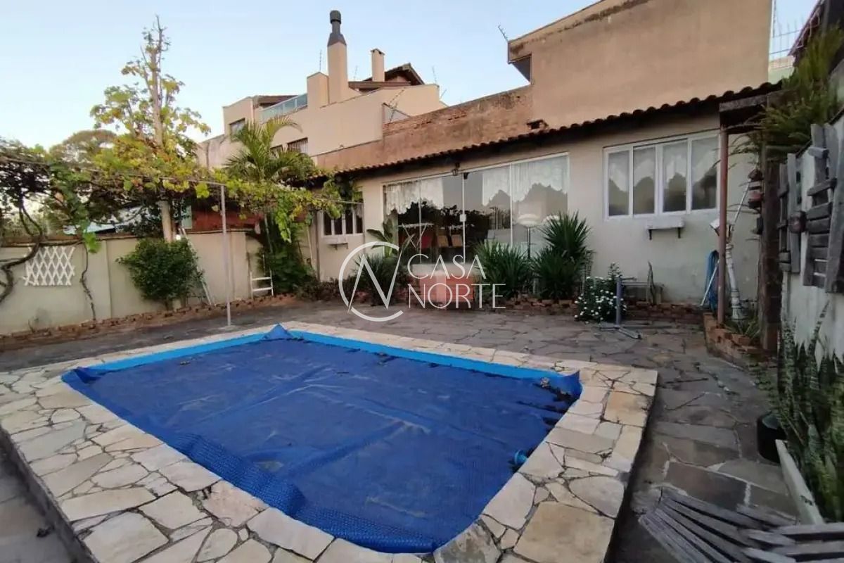 Casa à venda com 3 quartos, 182m², 1 suíte, 2 vagas, Rua Vital Brasil no bairro Jardim Sabará em Porto Alegre
