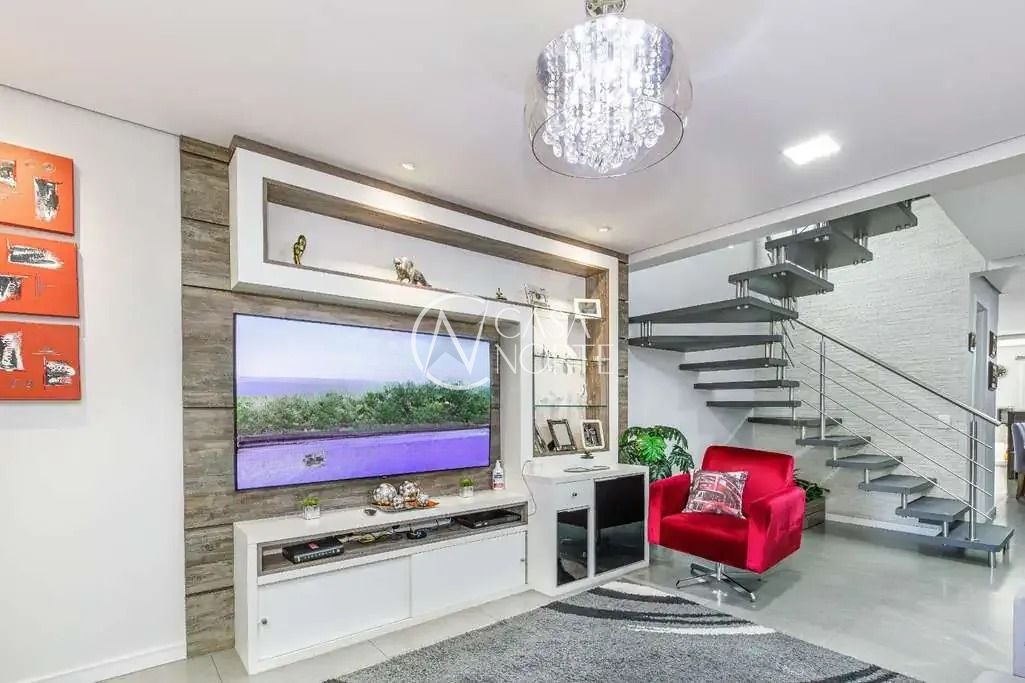 Casa à venda com 3 quartos, 155m², 1 suíte, 2 vagas, Rua Bartolomeu Dias no bairro Jardim Planalto em Porto Alegre