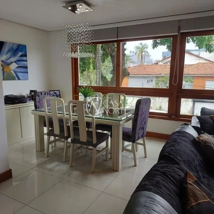 Casa à venda com 3 quartos, 312m², 1 suíte, 4 vagas, Rua Martin Luther King no bairro São Sebastião em Porto Alegre