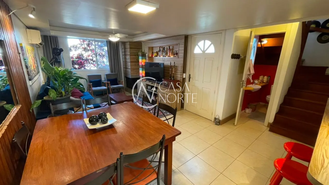 Casa de Condomínio à venda com 3 quartos, 149m², 1 suíte, 2 vagas, Rua Augusto Attílio Giordani no bairro Jardim Lindóia em Porto Alegre
